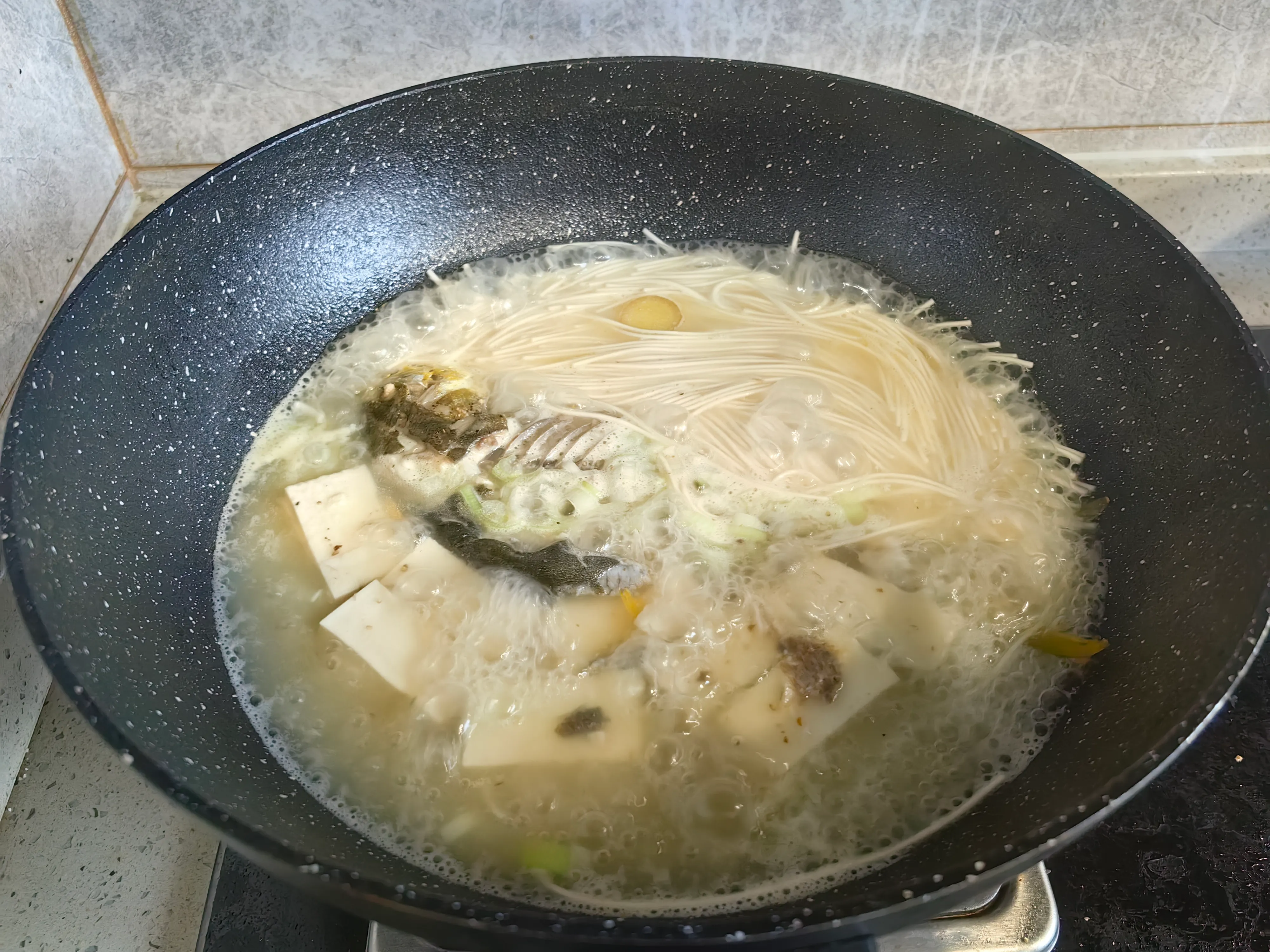 鱼骨汤面